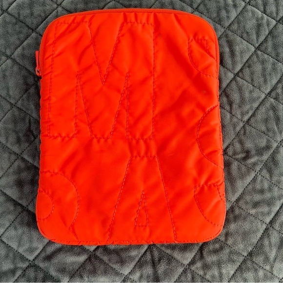 MARC JACOBS Tablet iPad Red Case 8” X 10.5” Quilted protector holder - Picture 8 of 12